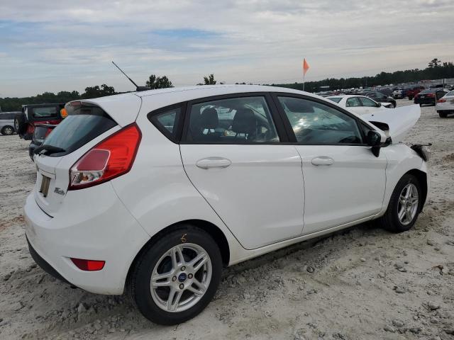 3FADP4EJ8JM141859 - 2018 FORD FIESTA SE Beyaz fotoğraf 3