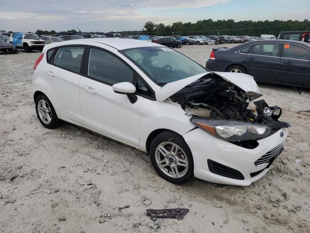 3FADP4EJ8JM141859 - 2018 FORD FIESTA SE Beyaz fotoğraf 4