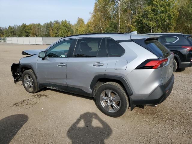 2T3R1RFV4NC256500 - 2022 TOYOTA RAV4 XLE GRAY photo 2