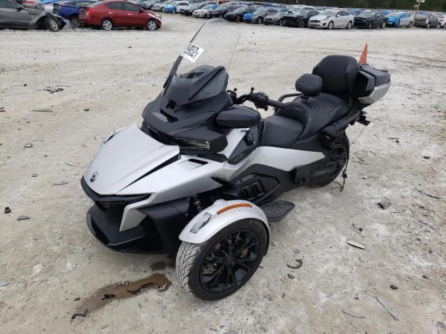 2BXNBDD29NV004216 - 2022 CAN-AM SPYDER ROA RT SILVER photo 2