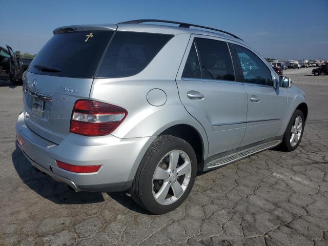 4JGBB8GBXBA702571 - 2011 MERCEDES-BENZ ML 350 4MATIC SILVER photo 3