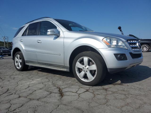 4JGBB8GBXBA702571 - 2011 MERCEDES-BENZ ML 350 4MATIC SILVER photo 4