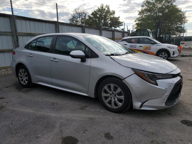 5YFEPMAE9NP279951 - 2022 TOYOTA COROLLA LE 银色 照片 4