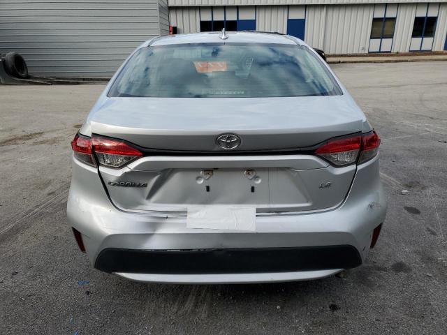 5YFEPMAE9NP279951 - 2022 TOYOTA COROLLA LE 银色 照片 6
