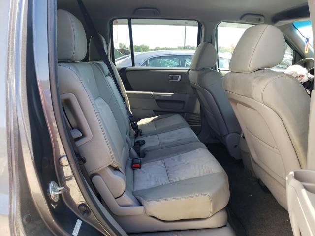 5FNYF3H27CB032944 - 2012 HONDA PILOT LX GRAY photo 6