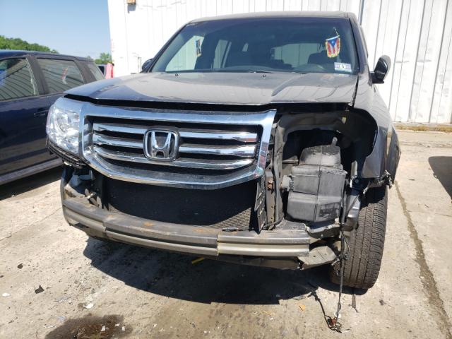 5FNYF3H27CB032944 - 2012 HONDA PILOT LX GRAY photo 9