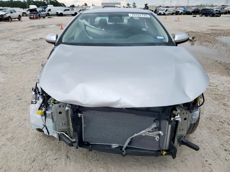 5YFB4MDE9SP290385 - 2025 TOYOTA COROLLA LE SILVER photo 5