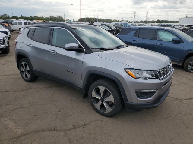 3C4NJDBB4JT396429 - 2018 JEEP COMPASS LATITUDE SILVER photo 4