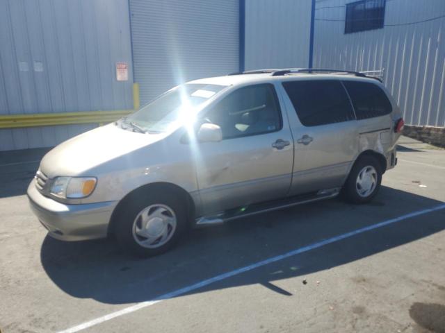 2002 TOYOTA SIENNA LE, 