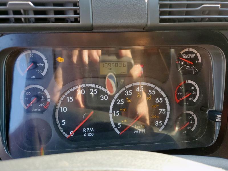 1FUJGLD55ELFU0176 - 2014 FREIGHTLINER CASCADIA 1 WHITE photo 8