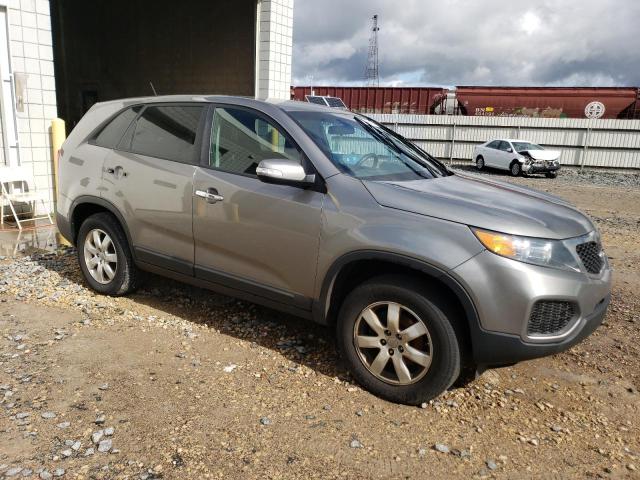 5XYKT4A17DG351356 - 2013 KIA SORENTO LX GRAY photo 4