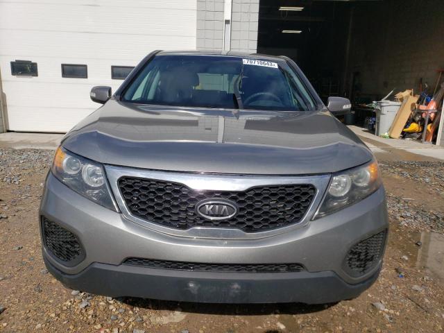 5XYKT4A17DG351356 - 2013 KIA SORENTO LX GRAY photo 5