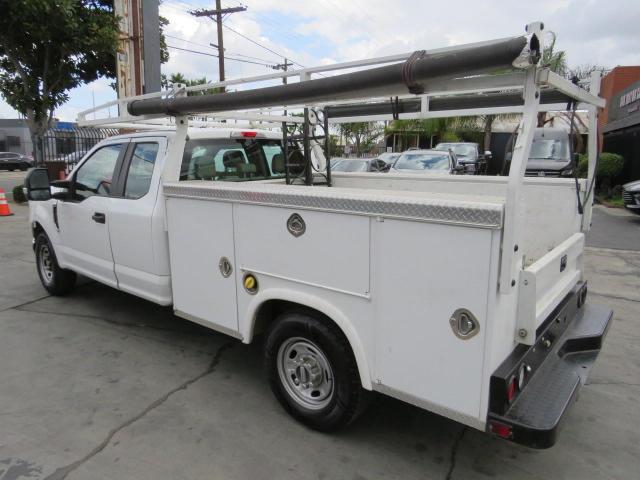 1FT7X2A69KEF58122 - 2019 FORD F250 SUPER DUTY თეთრი ფოტო 4