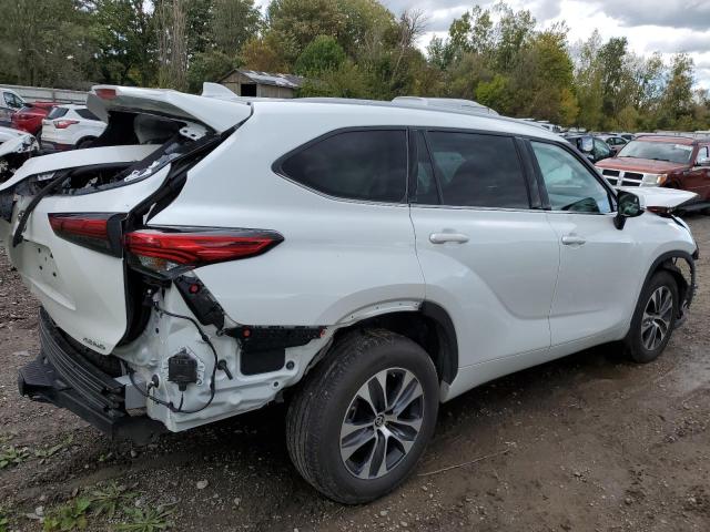 5TDHZRBH3NS584396 - 2022 TOYOTA HIGHLANDER XLE WHITE photo 3