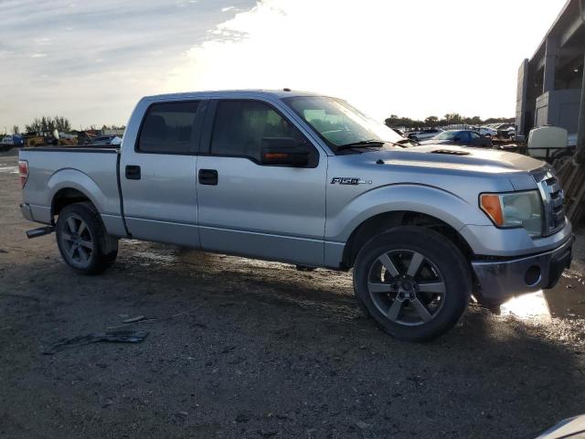 1FTEW1CM0BFC85825 - 2011 FORD F150 SUPERCREW SILVER photo 4