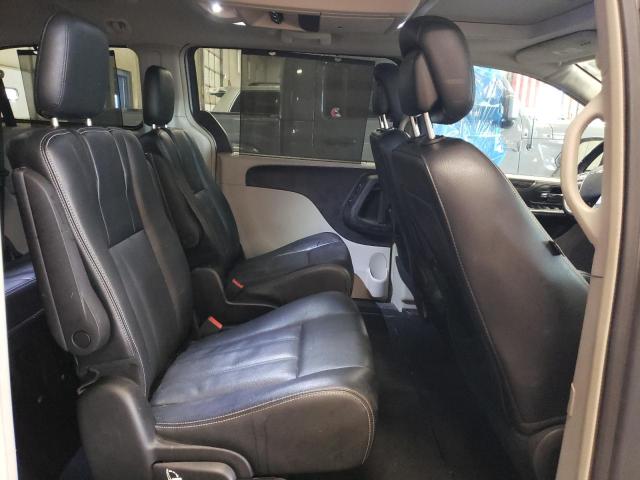 2C4RC1CG7GR221382 - 2016 CHRYSLER TOWN & COU TOURING L SILVER photo 11