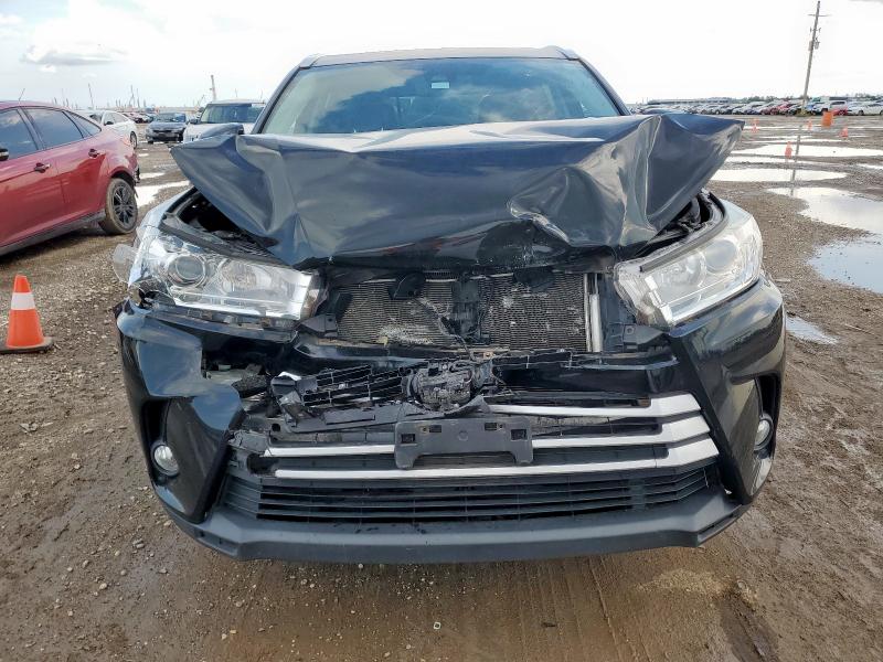5TDJZRFH0JS882572 - 2018 TOYOTA HIGHLANDER SE Սև լուսանկար 5