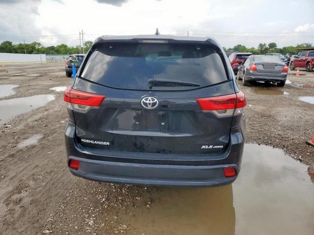 5TDJZRFH0JS882572 - 2018 TOYOTA HIGHLANDER SE Սև լուսանկար 6