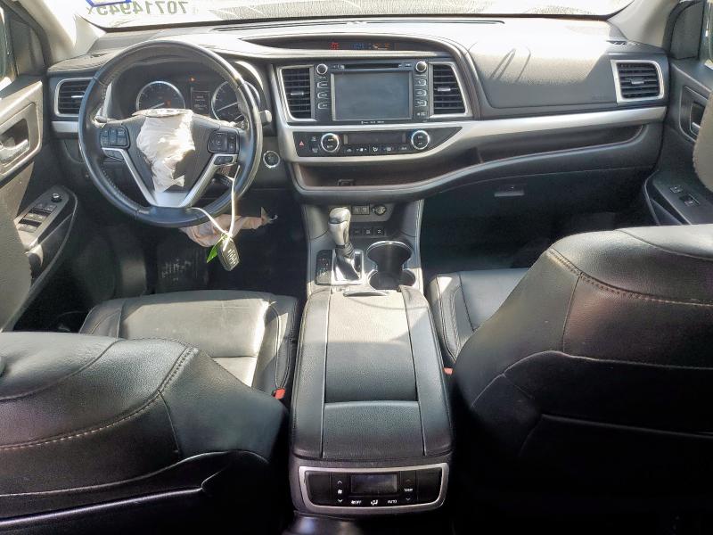 5TDJZRFH0JS882572 - 2018 TOYOTA HIGHLANDER SE Սև լուսանկար 8