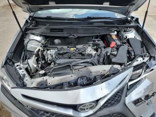 JTNB11HK1J3043310 - 2018 TOYOTA CAMRY L Silber Foto 11