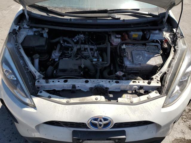 JTDKDTB3XJ1599703 - 2018 TOYOTA PRIUS C Biały zdjęcie 11