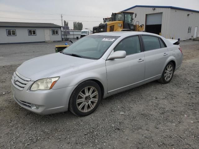 2005 TOYOTA AVALON XL, 