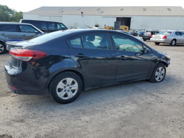 3KPFK4A71JE228069 - 2018 KIA FORTE LX შავი ფოტო 3