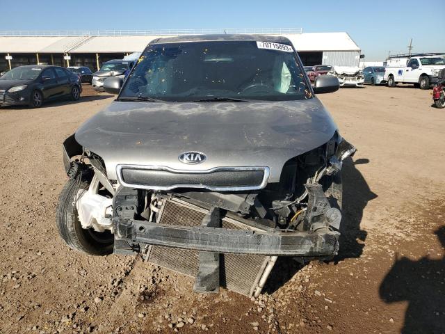 KNDJN2A26E7044472 - 2014 KIA SOUL GRAY photo 5