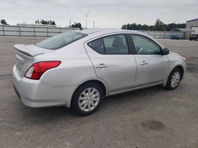 3N1CN7AP1KL838095 - 2019 NISSAN VERSA S SILVER photo 3