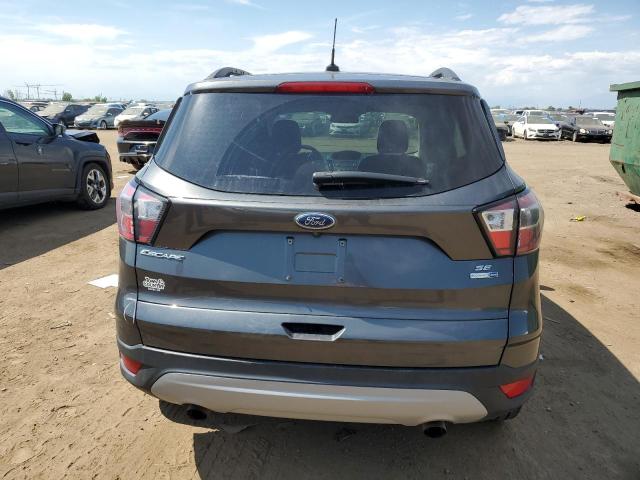 1FMCU9GDXJUA12421 - 2018 FORD ESCAPE SE GRAY photo 6