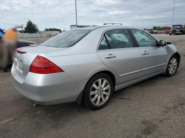 1HGCM66857A009946 - 2007 HONDA ACCORD EX SILVER photo 3