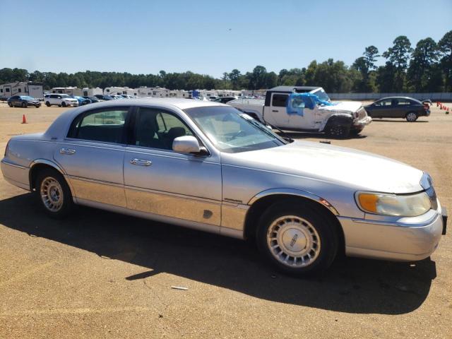 1LNFM81W4WY703347 - 1998 LINCOLN TOWN CAR EXECUTIVE SILVER photo 4
