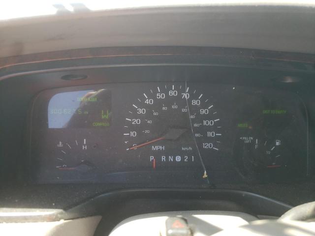 1LNFM81W4WY703347 - 1998 LINCOLN TOWN CAR EXECUTIVE SILVER photo 9