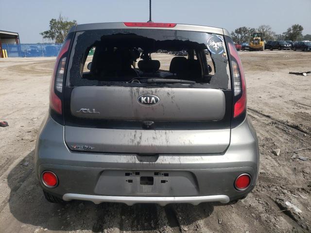 KNDJP3A58H7424539 - 2017 KIA SOUL + GRAY photo 6