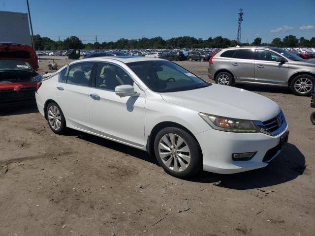 1HGCR3F93DA000621 - 2013 HONDA ACCORD TOURING WHITE photo 4