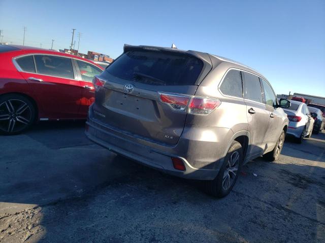 5TDKKRFH6GS133339 - 2016 TOYOTA HIGHLANDER XLE GRAY photo 3