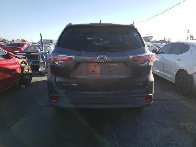 5TDKKRFH6GS133339 - 2016 TOYOTA HIGHLANDER XLE GRAY photo 6