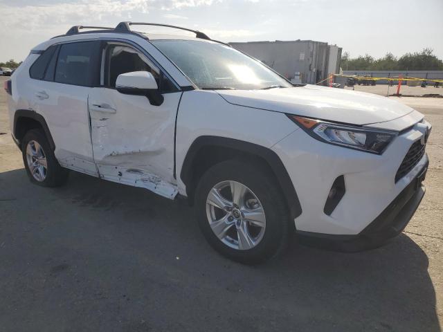 2T3W1RFV4MC152963 - 2021 TOYOTA RAV4 XLE WHITE photo 4