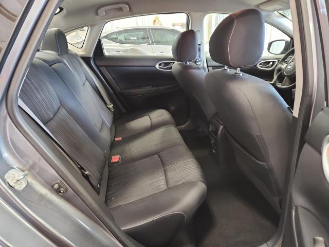 3N1AB7AP8JL627863 - 2018 NISSAN SENTRA S 灰色 照片 10