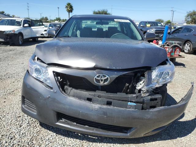 4T4BF3EK4BR115460 - 2011 TOYOTA CAMRY BASE 灰色 照片 5