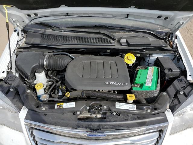 2C4RC1CG9GR190944 - 2016 CHRYSLER TOWN & COU TOURING L WHITE photo 12