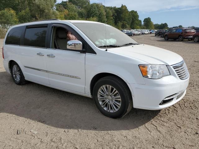 2C4RC1CG9GR190944 - 2016 CHRYSLER TOWN & COU TOURING L WHITE photo 4