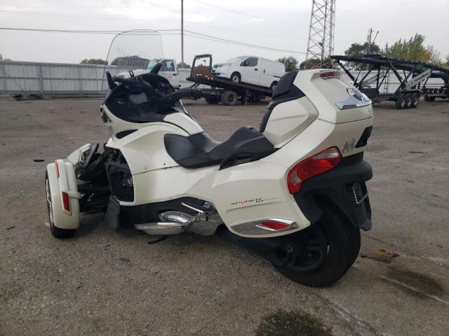 2BXNBDD25HV004640 - 2017 CAN-AM SPYDER ROA RT WHITE photo 3