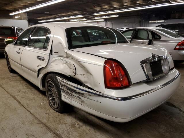 1LNHM82W62Y653603 - 2002 LINCOLN TOWN CAR SIGNATURE WHITE photo 2