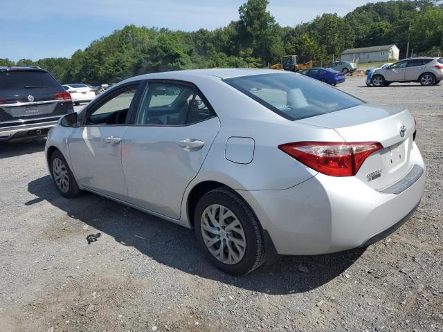 2T1BURHE6JC078341 - 2018 TOYOTA COROLLA L SILVER photo 2