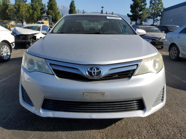 4T4BF1FK8CR209457 - 2012 TOYOTA CAMRY BASE SILVER photo 5