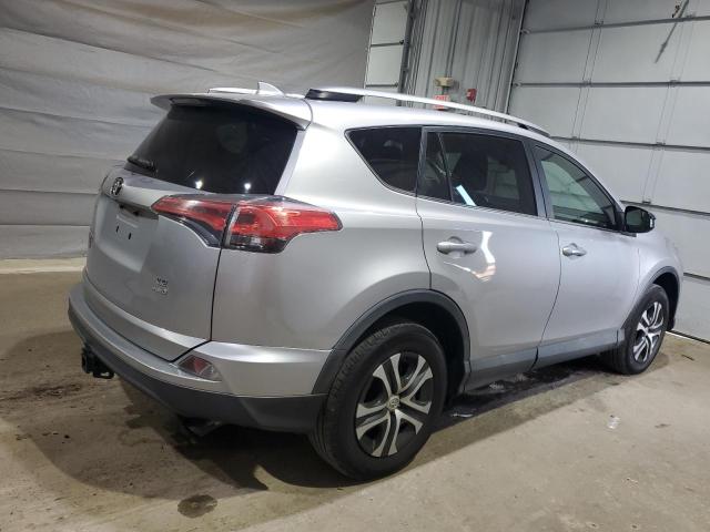 2T3BFREV1HW568524 - 2017 TOYOTA RAV4 LE 银色 照片 3
