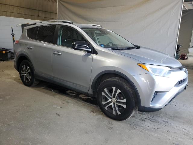 2T3BFREV1HW568524 - 2017 TOYOTA RAV4 LE 银色 照片 4