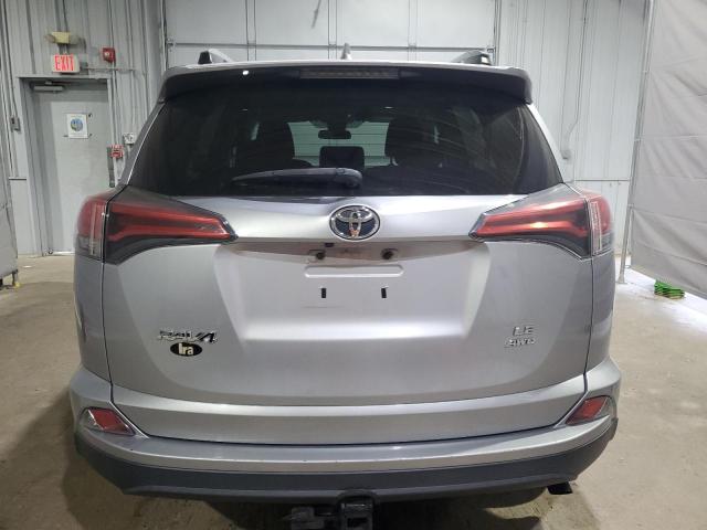 2T3BFREV1HW568524 - 2017 TOYOTA RAV4 LE 银色 照片 6