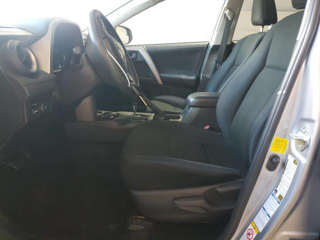 2T3BFREV1HW568524 - 2017 TOYOTA RAV4 LE 银色 照片 7